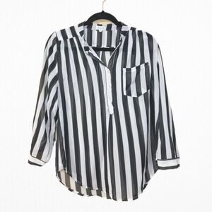 Black and white sheer shirt with pockets by b_envied Size Medium